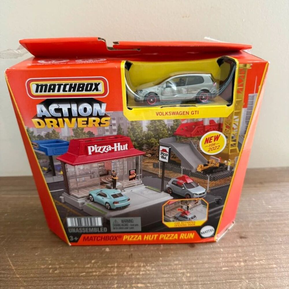 Matchbox Pizza Hut Run Volkswagen GTI Car Action Drivers Play Set New